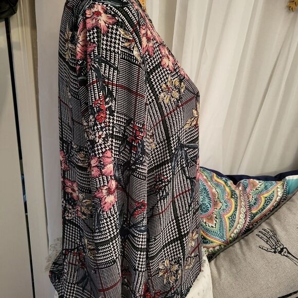 Jon & Anna plaid shell top Size Med - Picture 5 of 8